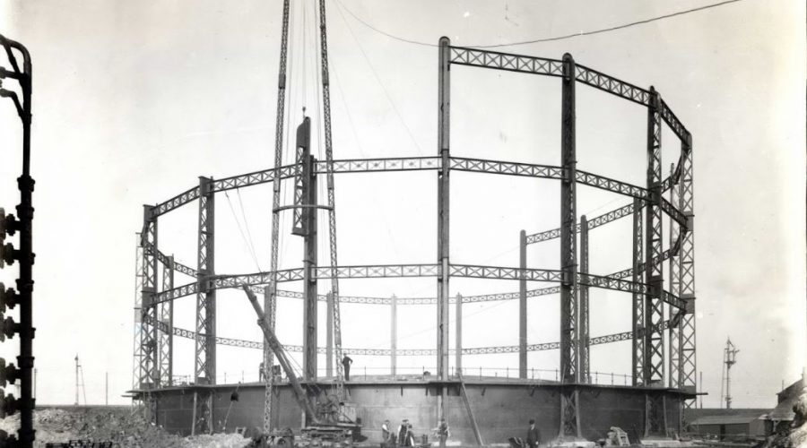 1901 - Reading Gas Holder - construction (Newtown gas twitter - Walton Adams photographer)