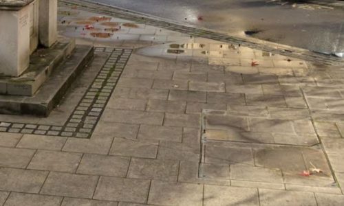 Abingdon - Abingdon Town - The Square - Site of Artemisan Well (3)