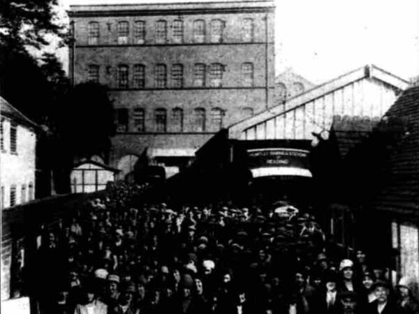 1920s - HBS Exodus into Southhampton St (Reading Standard 25 Oct 1930)