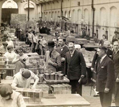 1926 - HBS - London St - 118 to 128 - Huntley Boorne and Stevens interior 1926-Enhanced-Repaired