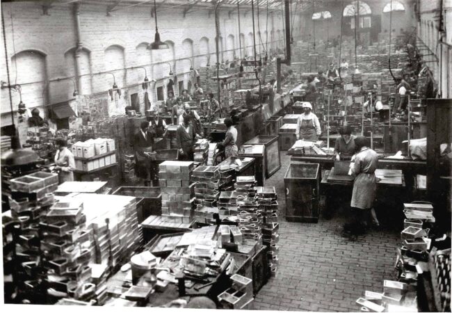 1930 - HBS London St - 118 to 128 - interior - library